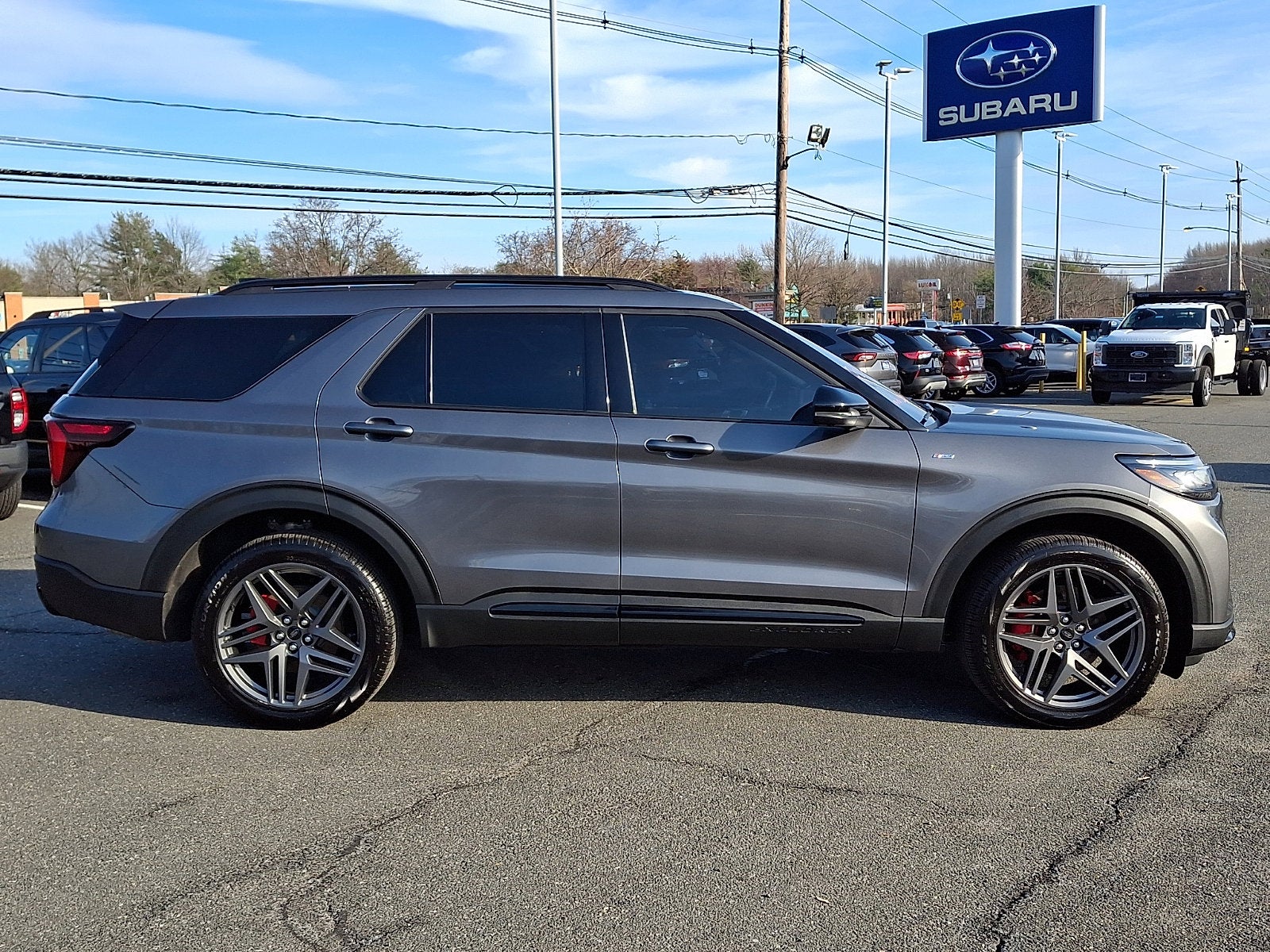 2025 Ford Explorer ST-Line