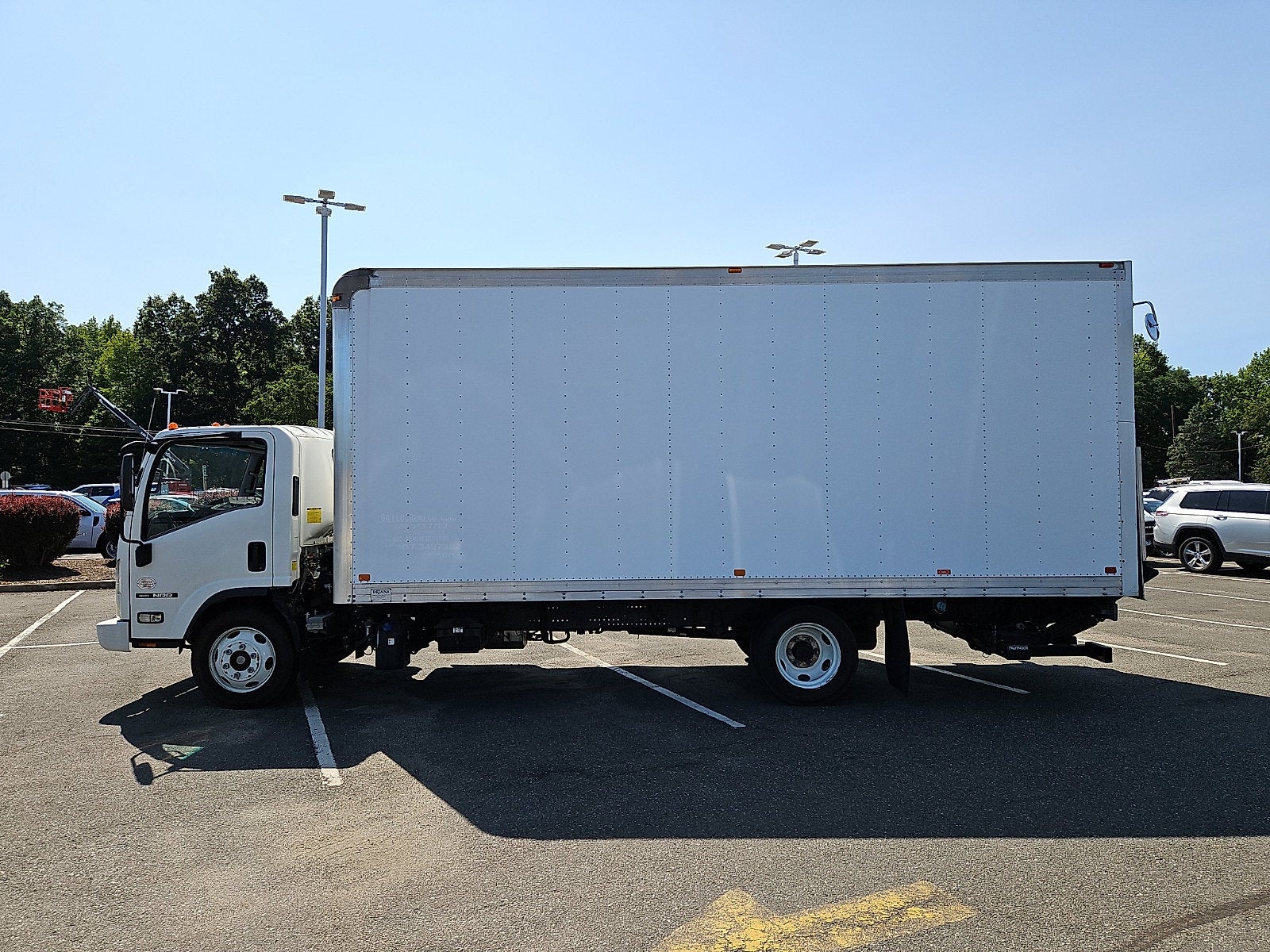 2019 Isuzu NRR 20' Box Truck W/Power Liftgate
