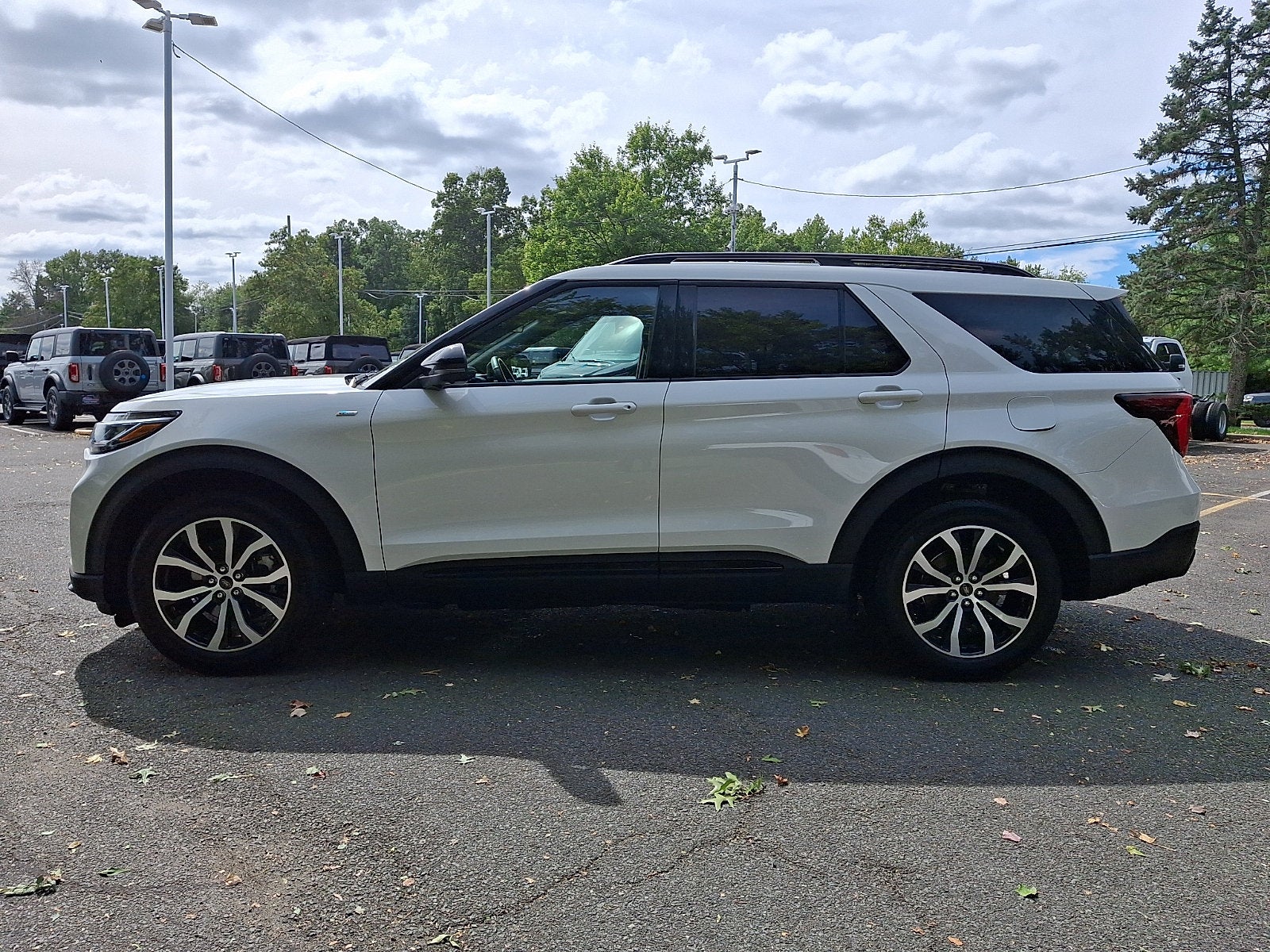 2025 Ford Explorer ST-Line