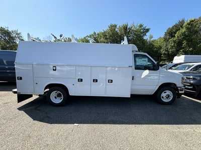 2025 Ford E-Series Cutaway Base
