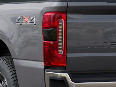 2027 Ford Super Duty F-350 SRW XLT