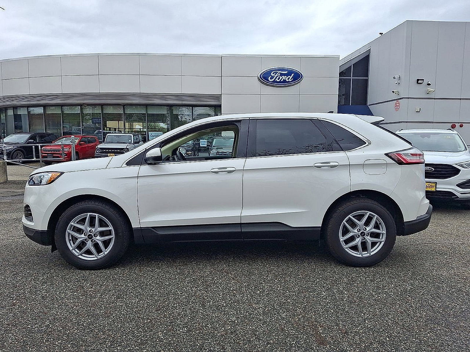 2023 Ford Edge Base