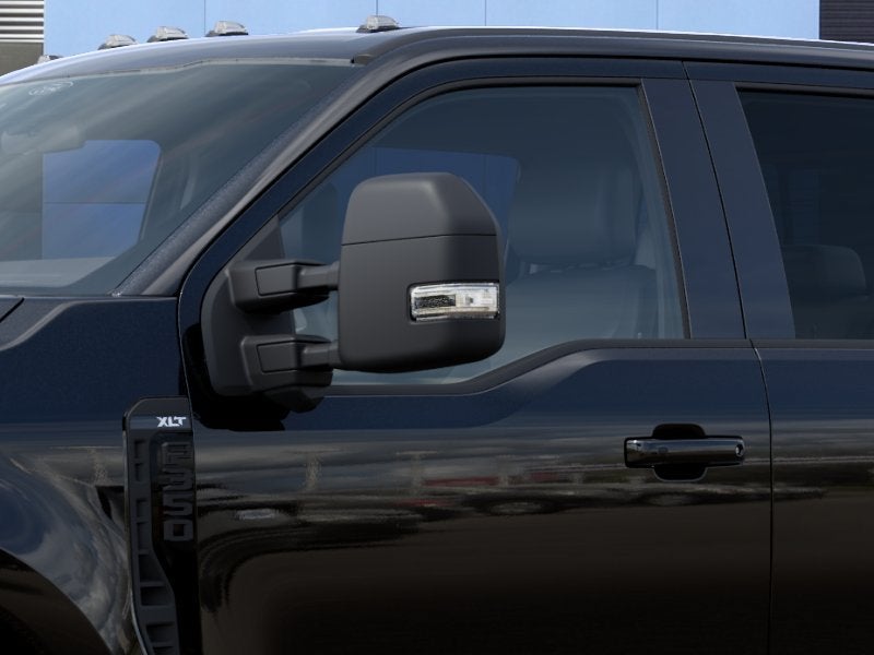 2027 Ford Super Duty F-350 SRW XLT