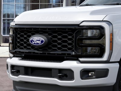 2027 Ford Super Duty F-350 SRW XLT