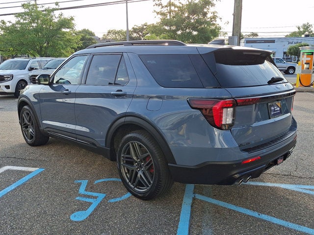 2025 Ford Explorer Base