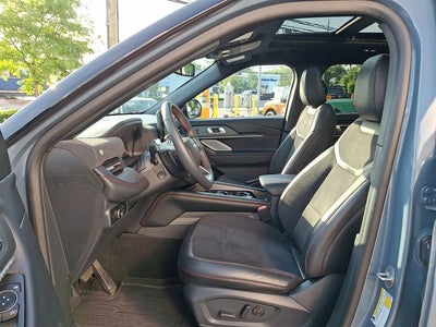 2025 Ford Explorer Base