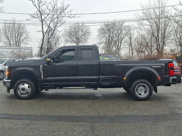 2023 Ford Super Duty F-350 DRW Base