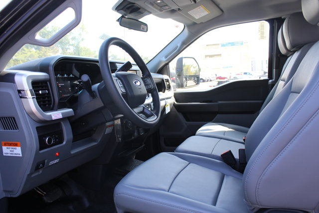 2025 Ford Chassis Cab F-550® XL