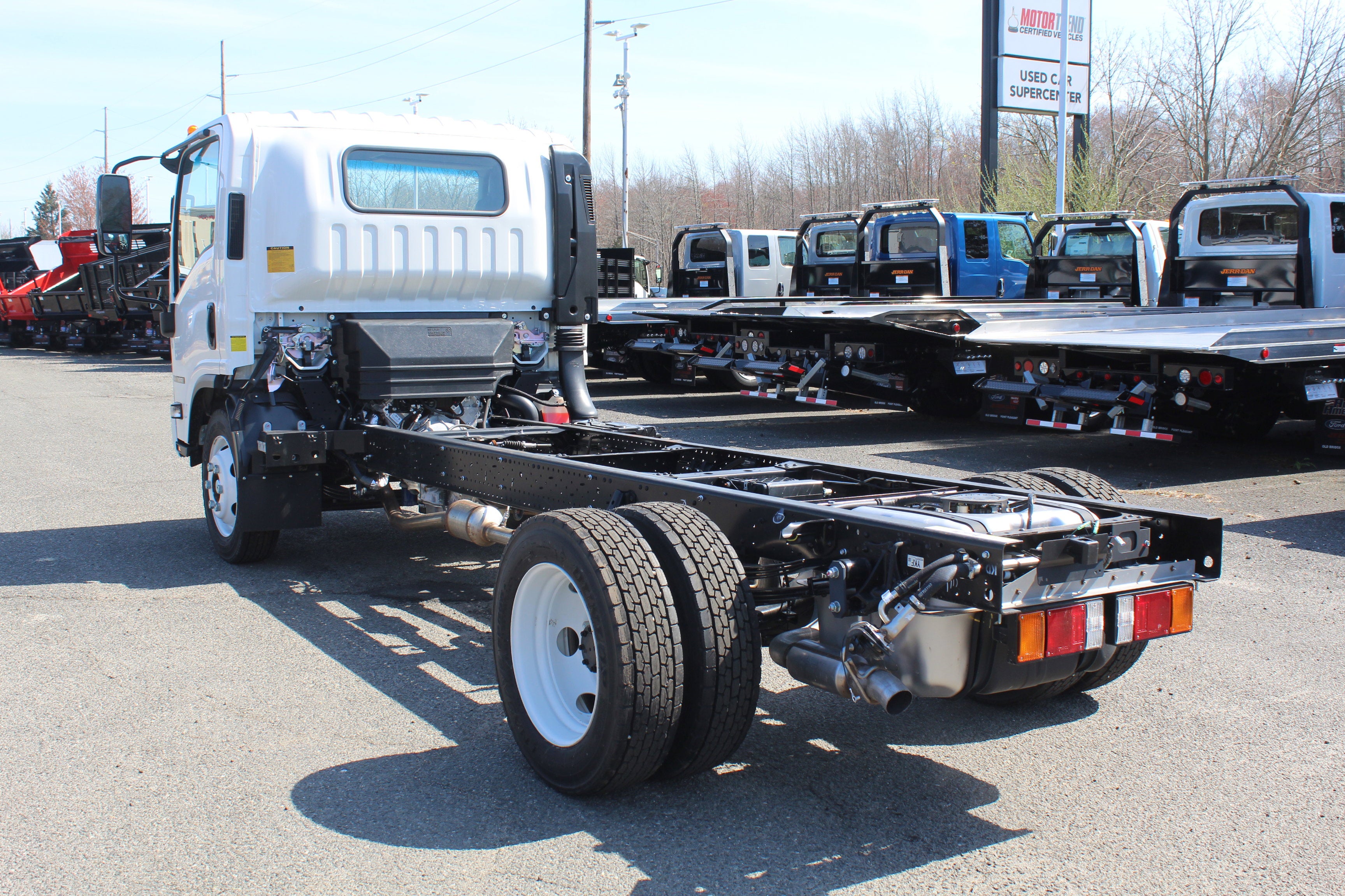 2026 Isuzu NRR Base