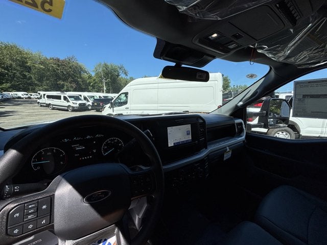 2025 Ford Chassis Cab F-550® XL