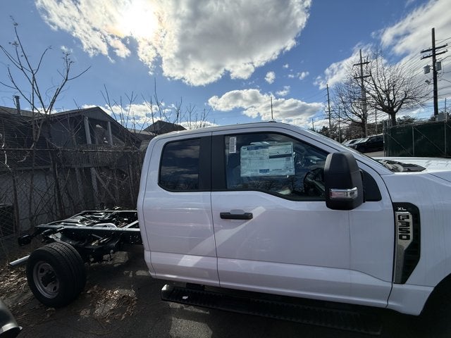 2026 Ford Chassis Cab F-350® XL