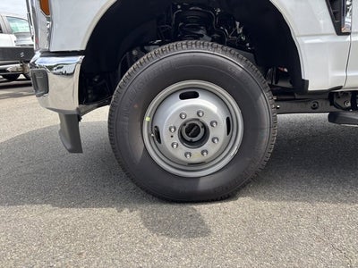 2025 Ford Chassis Cab F-350® XL