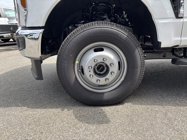 2025 Ford Chassis Cab F-350® XL