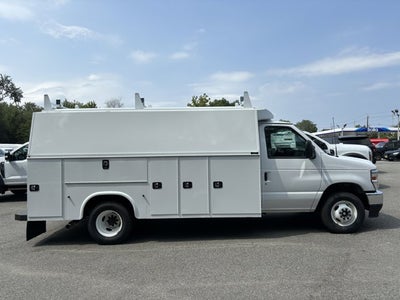 2025 Ford Econoline Cutaway E-350 SRW