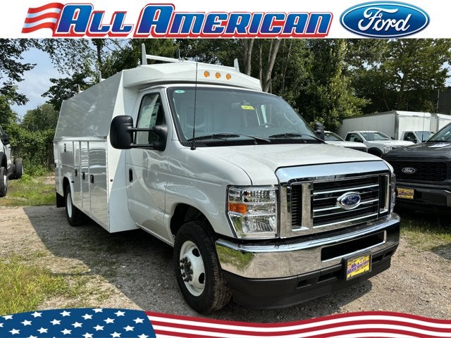 2025 Ford Econoline Cutaway E-350 SRW