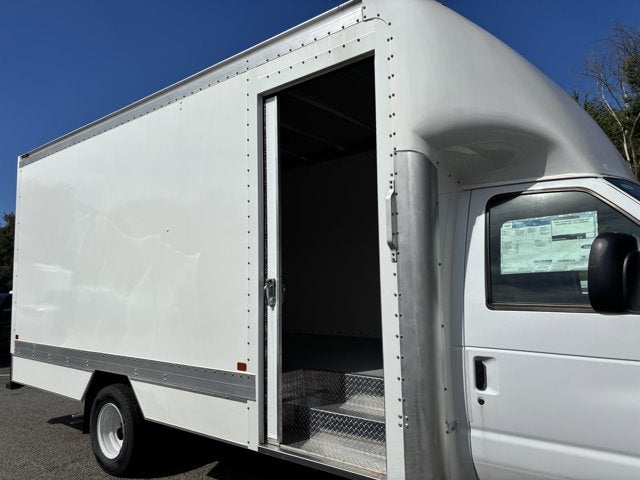 2026 Ford Econoline Cutaway E-450 DRW