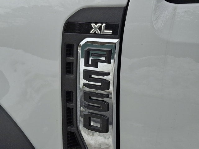 2026 Ford Super Duty F-550 DRW XLT