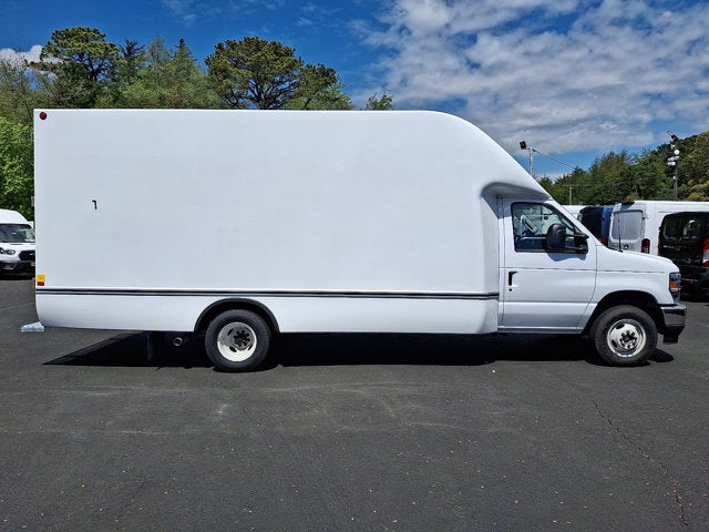 2025 Ford E-Series Cutaway 17 FT Aerocell Box Truck