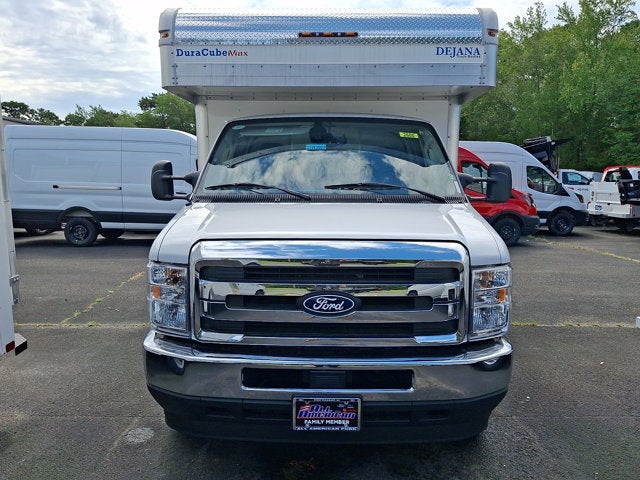 2027 Ford E-Series Cutaway Base