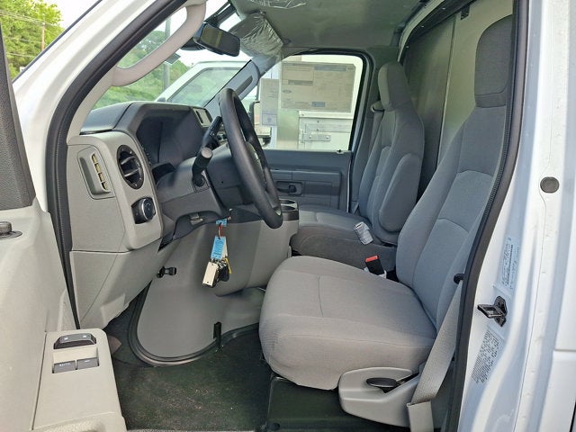 2027 Ford E-Series Cutaway Base